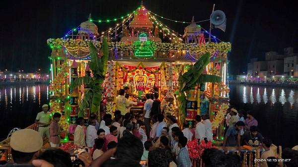 திருவண்ணாமலை அருள்மிகு அண்ணாமலையார் திருக்கோவிலில் பராசக்தி அம்மன் தெப்பல் உற்சவம்!